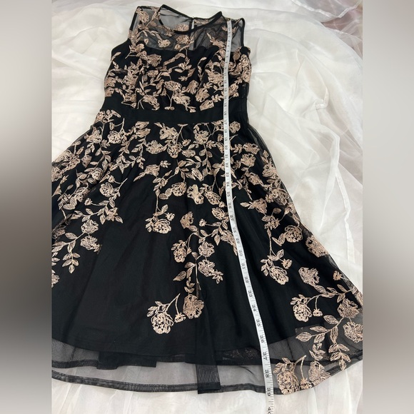 J. Taylor Sheer Black Metallic Rose Dress Size 8 - Picture 6 of 11